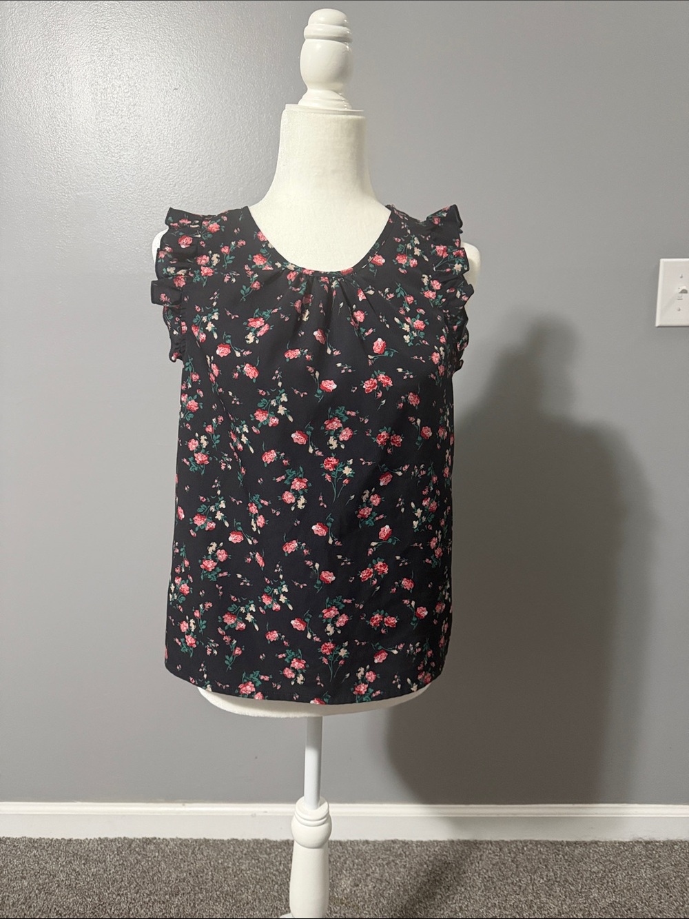 SHEIN Black Floral Ruffle Sleeve Shell